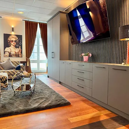 Lägenhet Luxus-loft Mit Sauna, Freistehende Badewanne, Balkon, Stellplatz