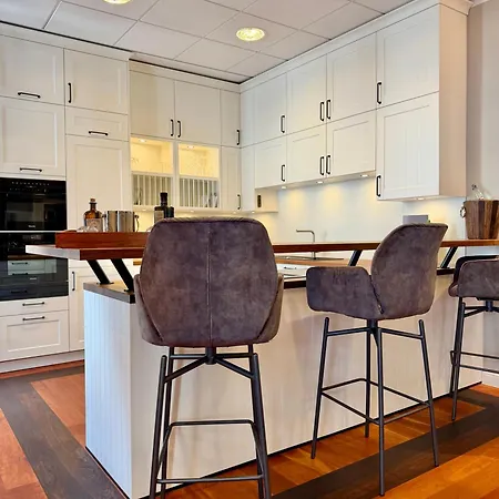 Luxus-loft Mit Sauna, Freistehende Badewanne, Balkon, Stellplatz