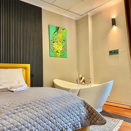 Lägenhet Luxus-loft Mit Sauna, Freistehende Badewanne, Balkon, Stellplatz