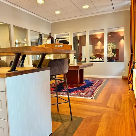 Luxus-loft Mit Sauna, Freistehende Badewanne, Balkon, Stellplatz Lägenhet