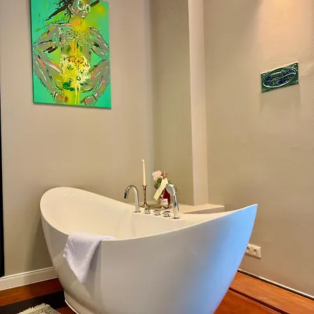 Luxus-loft Mit Sauna, Freistehende Badewanne, Balkon, Stellplatz Lägenhet