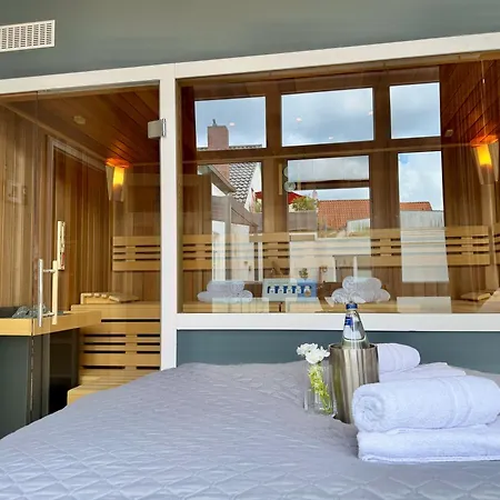 Luxus-loft Mit Sauna, Freistehende Badewanne, Balkon, Stellplatz * Oldenburg