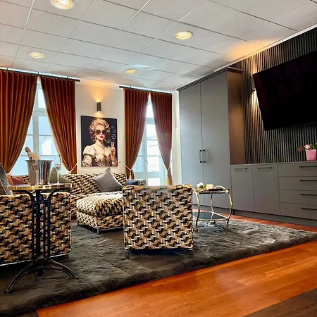 Lägenhet Luxus-loft Mit Sauna, Freistehende Badewanne, Balkon, Stellplatz *